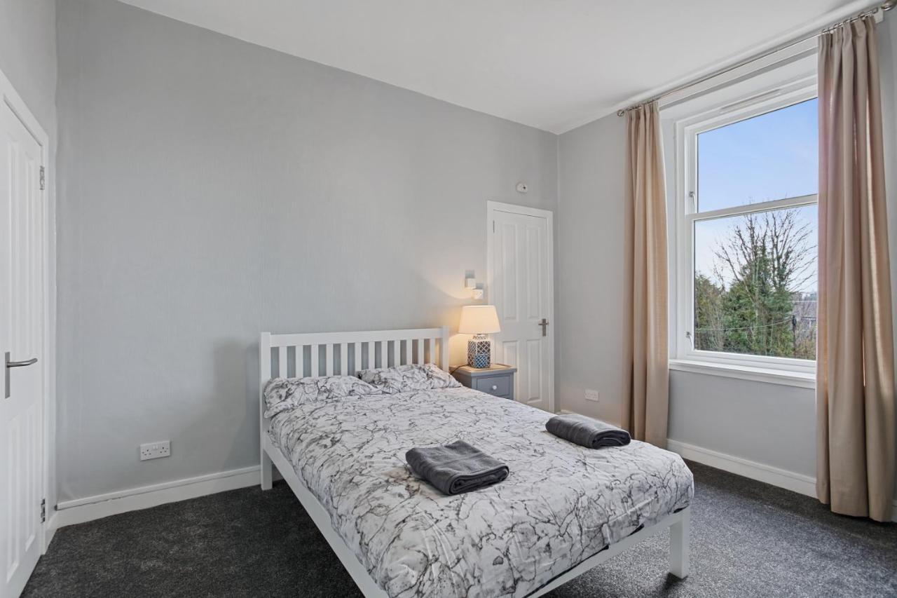 Lovely 3 Bedroom Apartment In Aberdeen Centre Exterior photo