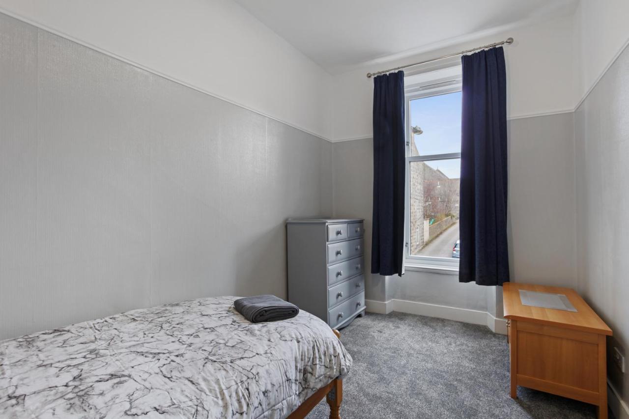 Lovely 3 Bedroom Apartment In Aberdeen Centre Exterior photo