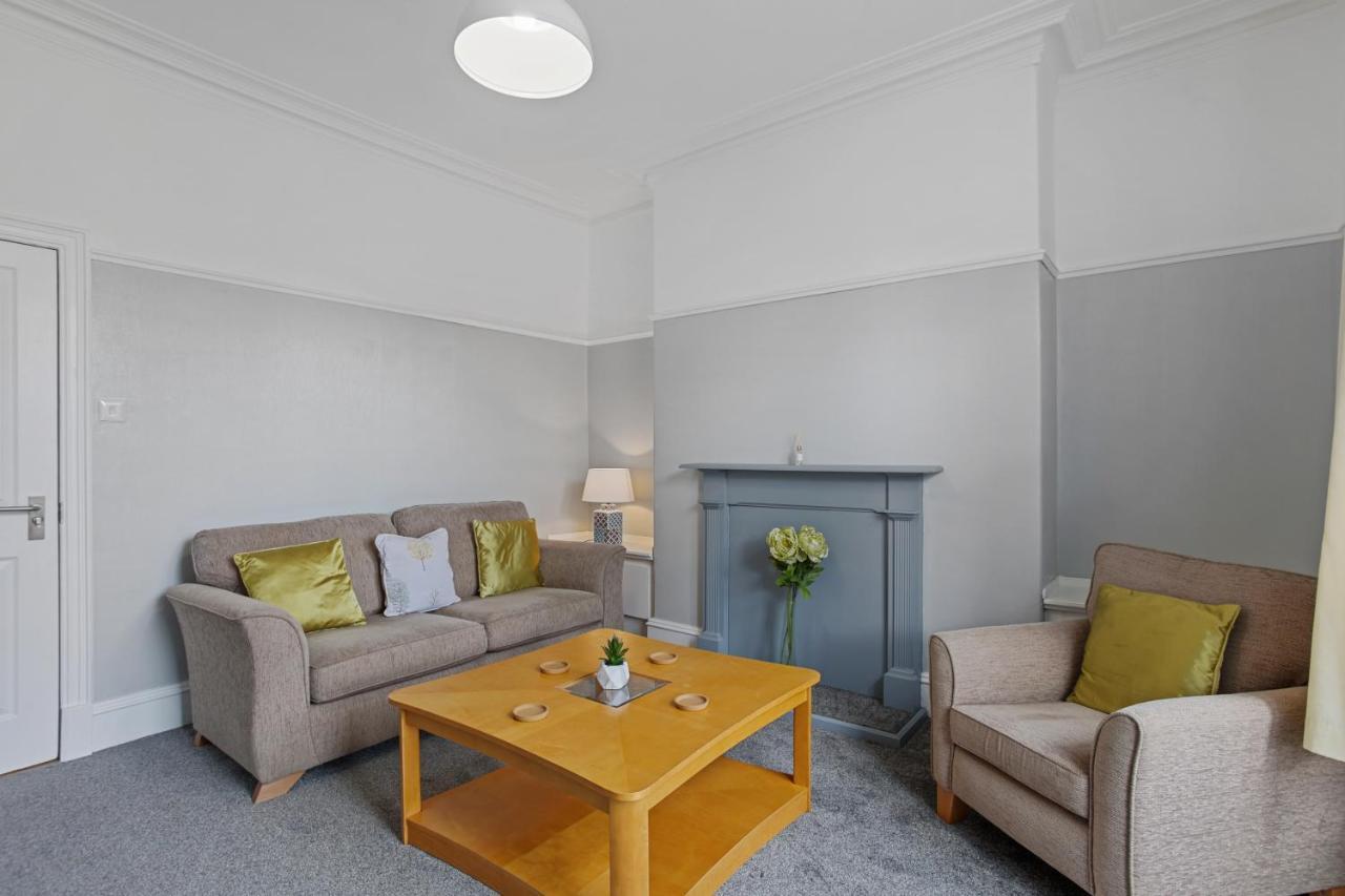 Lovely 3 Bedroom Apartment In Aberdeen Centre Exterior photo